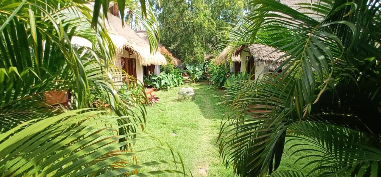 Nanas Homestay Bungalow Gili Air Esterno foto